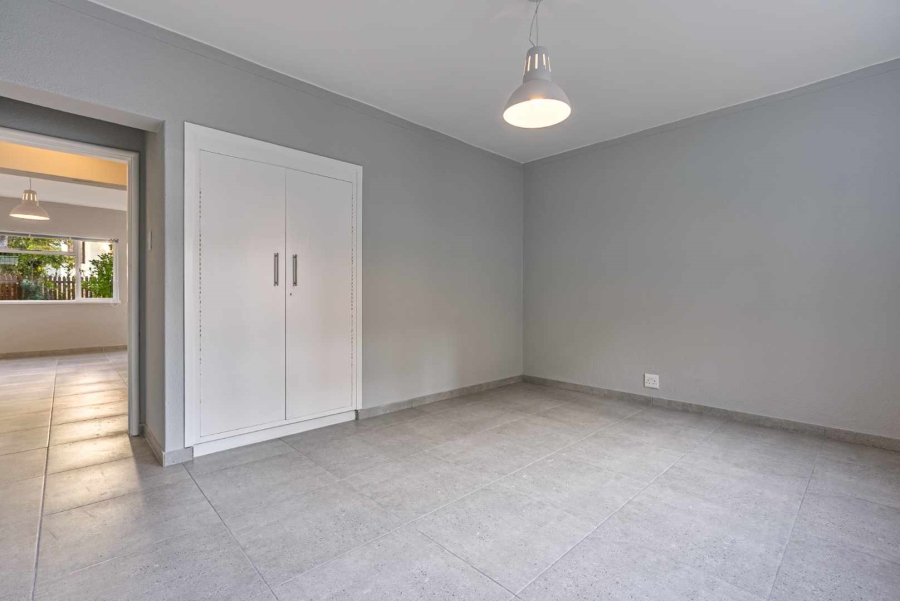 1 Bedroom Property for Sale in Sea Point Western Cape